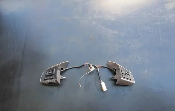 Subaru Impreza IV Steering wheel buttons/switches 15217