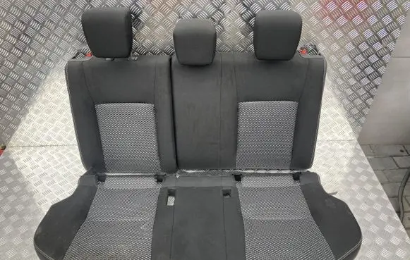 Suzuki Vitara (LY) Second row seats PK9527