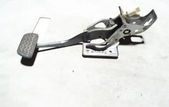Toyota Avensis T250 Accelerator throttle pedal 16096A01