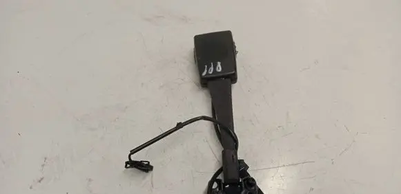 Front seatbelt buckle