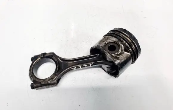 Toyota Corolla Verso AR10 Piston with connecting rod