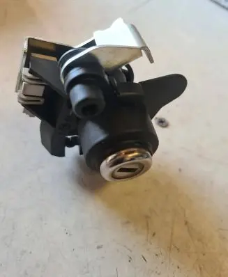BMW 5 E60 E61 Tailgate exterior lock 152949319 01939801