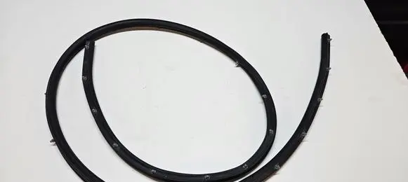Jeep Grand Cherokee WL Engine compartment rubber 