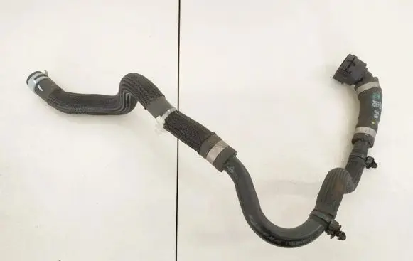 Jaguar I-Pace Engine coolant pipe/hose j9d38d140ad j9d3-8d140-adxc7vo