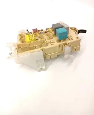 Toyota Corolla Verso AR10 Fuse module 892210F010 1240584560 89221-0F010