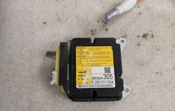 Mitsubishi Outlander Airbag control unit/module 0285011604 8635A305 8635A30519X