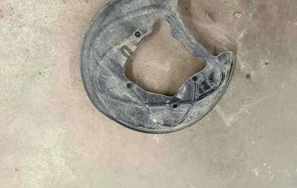 Audi Q7 4M Rear brake disc plate dust cover 