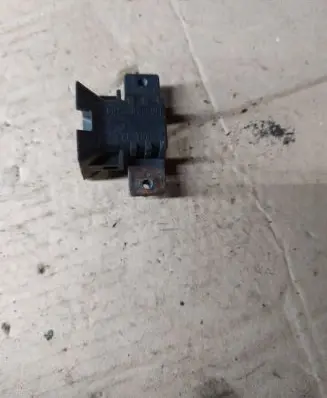 Renault Espace III Fender mounting bracket 6025300840H