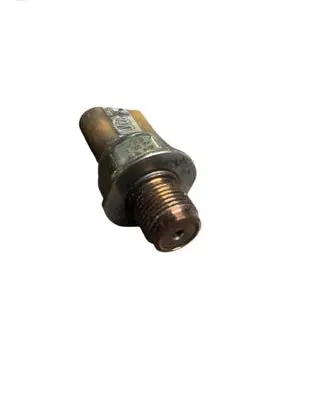 Volkswagen PASSAT B6 Fuel pressure sensor 03l906054
