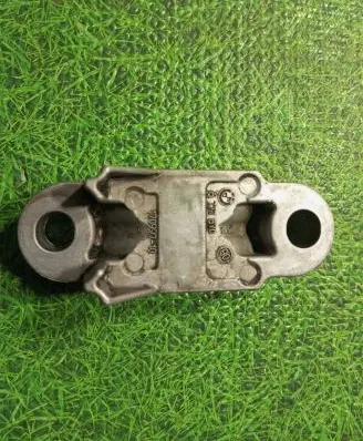 BMW 5 F10 F11 Sway bar bush bracket, front 6777870