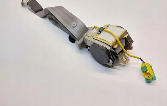 Rear seatbelt