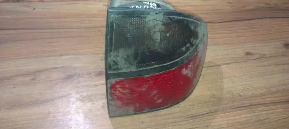Renault Laguna I Rear/tail lights nenusttyta