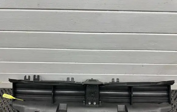 BMW 3 G20 G21 Radiator trim 5A22C65 220719081 221473144