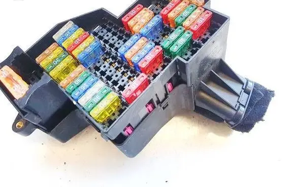 Volkswagen Touareg I Fuse box set 7l0941828 zsb7l0941824