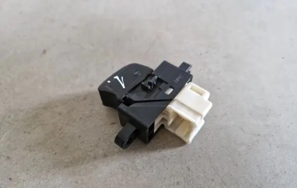 Nissan Patrol Y61 Electric window control switch