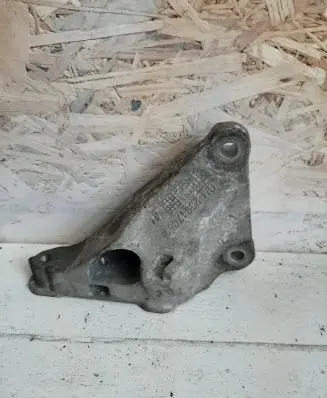 Opel Mokka Engine mounting bracket 25947952