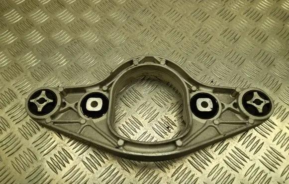 BMW 2 F22 F23 Engine mounting bracket 2284774