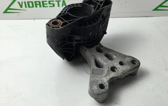 Opel Crossland X Engine mount bracket 9676771080 067678058D