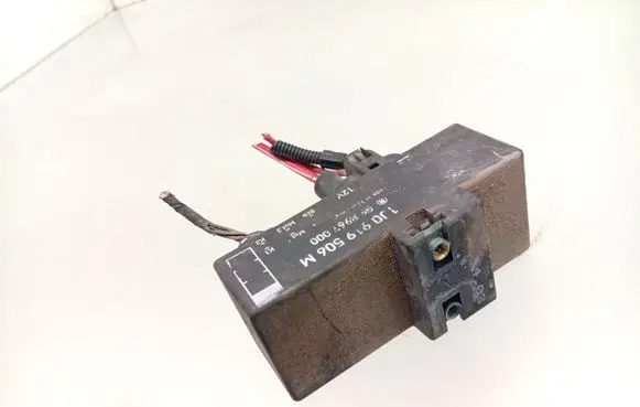 Volkswagen Polo Coolant fan relay 1J0919506M