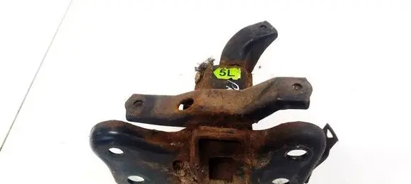 Engine mount bracket