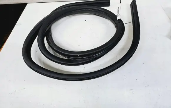 Ford Kuga I Rubber seal rear door 