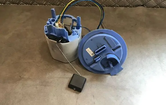 Mercedes-Benz E A207 In-tank fuel pump A2184700394