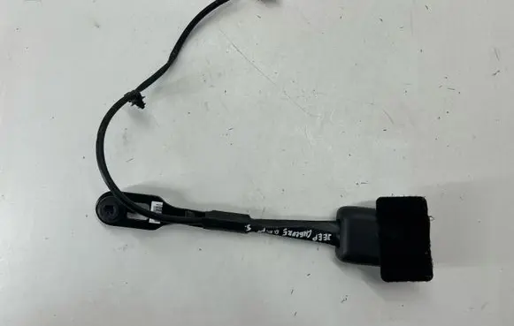 Jeep Cherokee Front seatbelt buckle 1SU82DX9