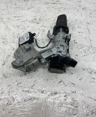 Opel Zafira C Ignition lock 20939745