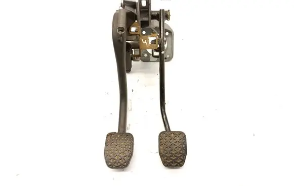 BMW 3 E46 Pedal assembly 2229128 35311163870 35112229128