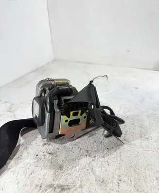 Mercedes-Benz E W211 Front seatbelt 2118600185