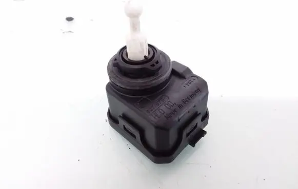 Volkswagen PASSAT B5.5 Headlight level adjustment motor 1J0941295C