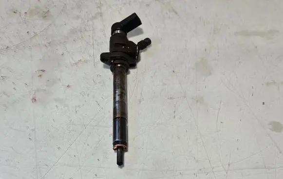 Volvo V50 Fuel injector 9647247280