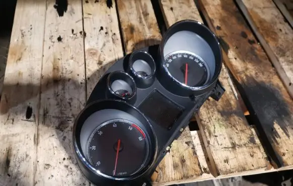 Opel Insignia A Speedometer (instrument cluster) 20980568