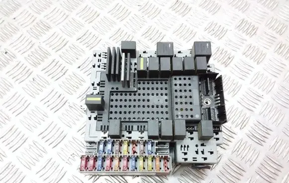 Volvo XC90 Fuse module 30679527