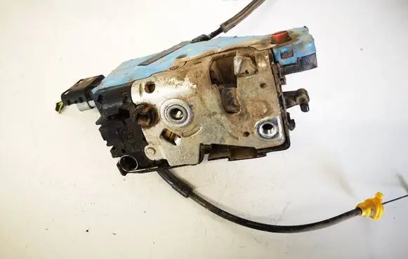 Peugeot 207 Rear door lock 24099158