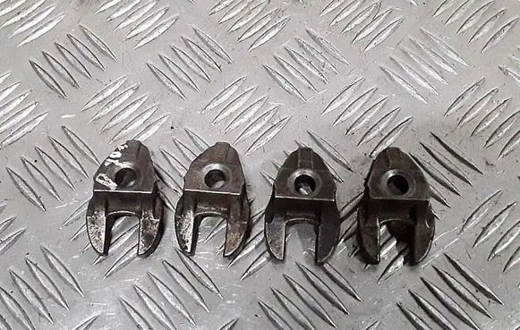 Citroen C4 II Picasso Fuel Injector clamp holder 