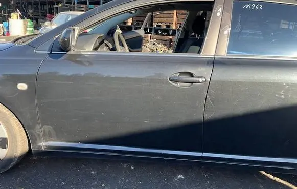 Toyota Avensis Verso Front door 