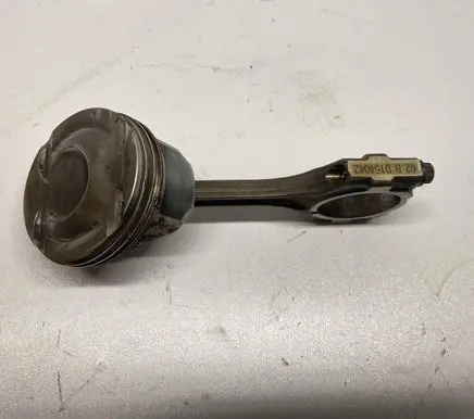 KIA Sportage Piston with connecting rod 