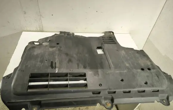 Ford Focus Engine splash shield/under tray 3M51R6P013JA
