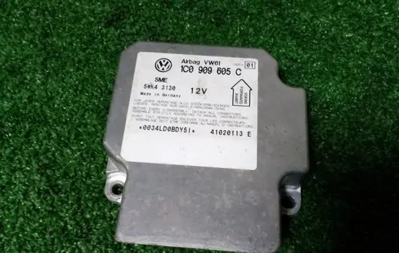 Volkswagen PASSAT B5 Airbag control unit/module 1C0909605C 5WK43130 41020113E