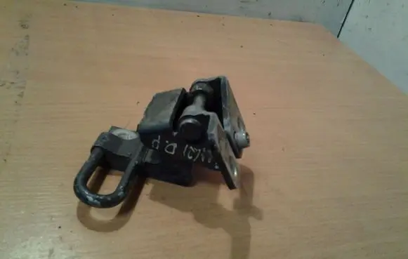 Volkswagen Golf V Front door lower hinge 1K0831412J