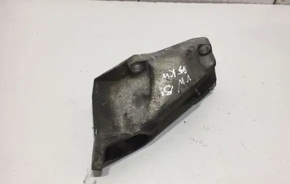 Volkswagen PASSAT B5 Engine mounting bracket 8D0199307P