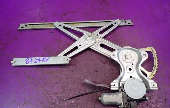 Toyota Yaris Front door window regulator with motor 