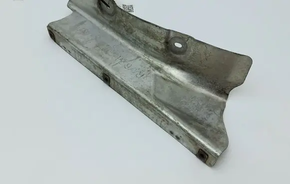 BMW 5 GT F07 Heat shield in engine bay 7185204