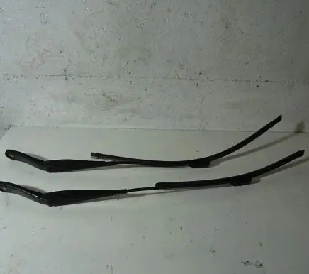 Ford Mondeo MK IV Front wiper blade arm