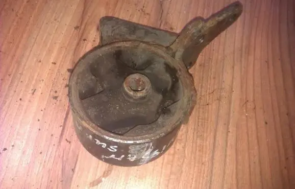 Nissan Sunny Engine mount bracket 112110m000