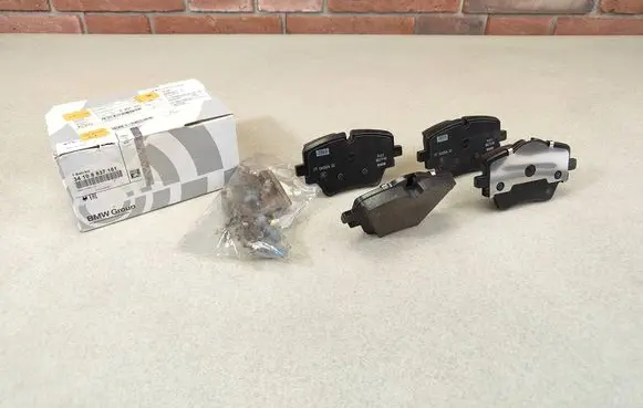 BMW X2 U10 Brake pads (front) 8837151
