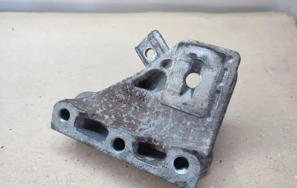Mini One - Cooper Coupe R56 Engine mounting bracket