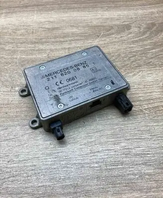 Mercedes-Benz ML W164 Aerial antenna amplifier 2118200885