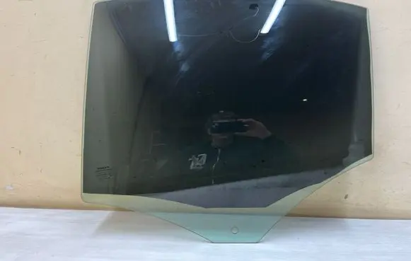 Volvo S60 Rear door window glass 43R001105